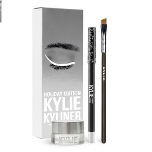Kylie Cosmetics Kyliner kit in Snow